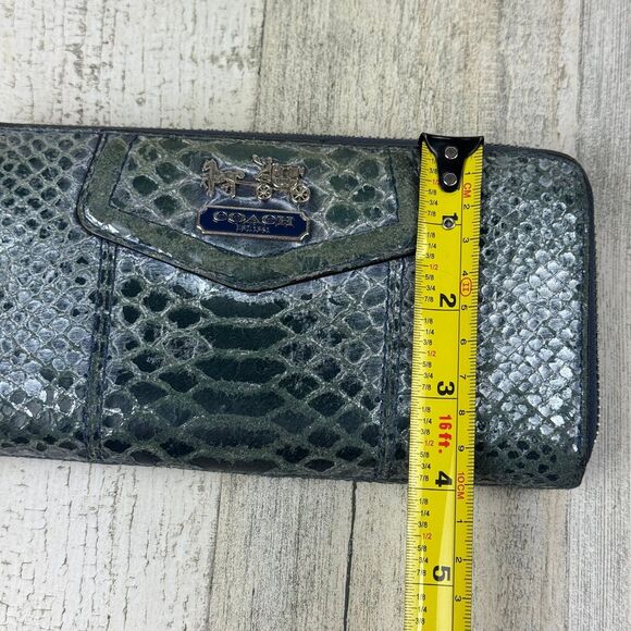 Coach Exotic Vintage Embossed Metallic Snakeskin  Wallet - Picture 10 of 12